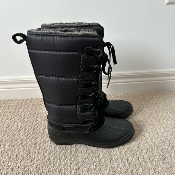 like new faux fur lined winter boots - Picture 2 of 7